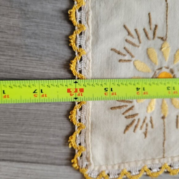 Vintage Hand-Embroidered Linen Tablecloth Stand Cover With Yellow Daisy Design & - Picture 6 of 7